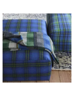 Plaid Tasara Cobalt, Designers Guild -Deco En Ligne Soldes plaid tasara cobalt designers guild 3