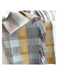 Plaid Tasara Ochre Woven, Designers Guild -Deco En Ligne Soldes plaid tasara ochre woven designers guild 2